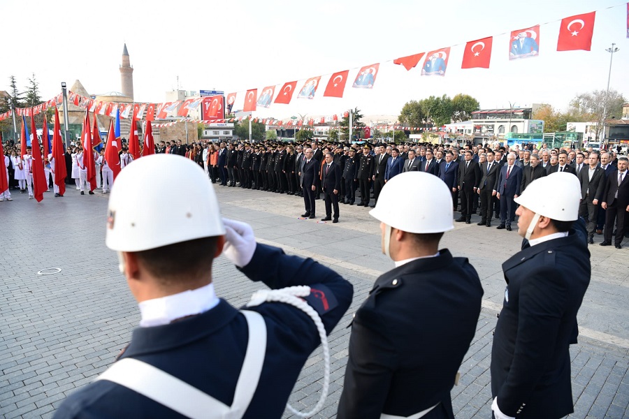 Gazi Mustafa Kemal Atatürk'ü Saygıyla Anıyoruz
