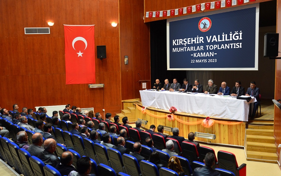 Valimiz İlçelerde Muhtarlarla Toplantı Yaptı